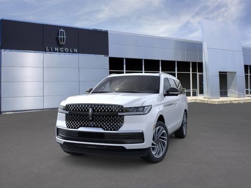 New 2026 Lincoln Navigator Reserve AWD/4WD image 2