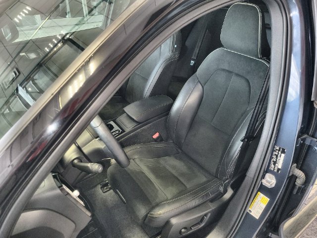 Used 2022 Volvo XC40 T5 R-Design w/ Advanced Package AWD/4WD image 11
