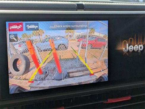 Used 2024 Jeep Gladiator Rubicon w/ Technology Group image 25