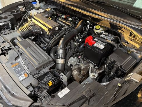 Used 2025 Ford Escape Platinum w/ Premium Technology Package image 40