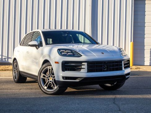 Certified 2024 Porsche Cayenne image 9