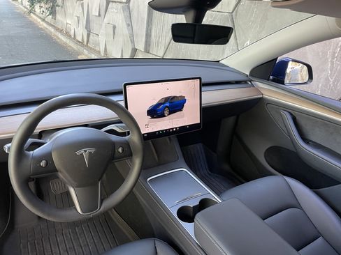 Used 2023 Tesla Model Y Long Range AWD/4WD image 4