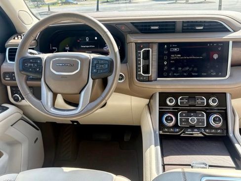 Used 2023 GMC Yukon XL Denali AWD/4WD image 19