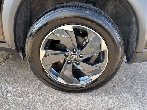 Used 2025 Nissan Rogue SV AWD/4WD image 32
