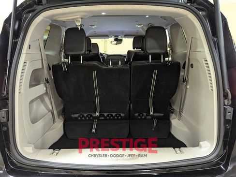 Used 2024 Chrysler Pacifica Touring-L image 8