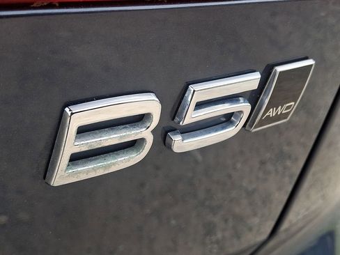 Used 2022 Volvo XC60 B5 Momentum AWD/4WD image 30