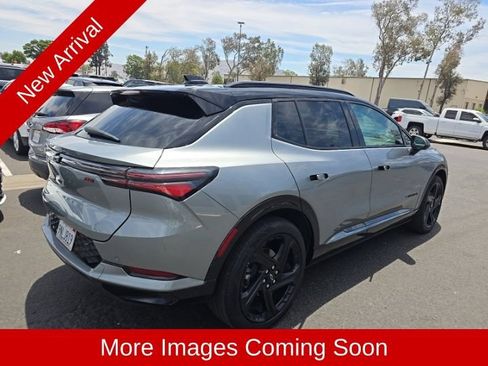 Used 2024 Chevrolet Equinox EV RS FWD image 3