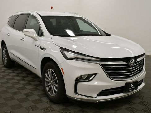 Used 2024 Buick Enclave Premium image 10