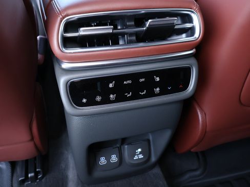 Used 2025 Genesis GV80 3.5T Prestige AWD/4WD image 31