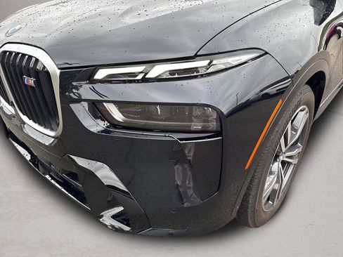 Used 2025 BMW X7 M60i image 9