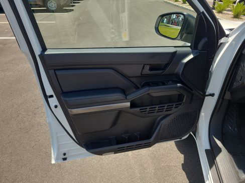 Certified 2025 Toyota 4Runner SR5 AWD/4WD image 14