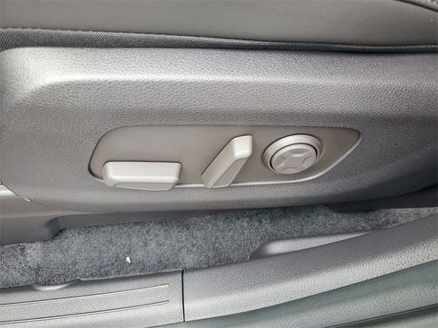 New 2026 Kia Carnival EX image 7