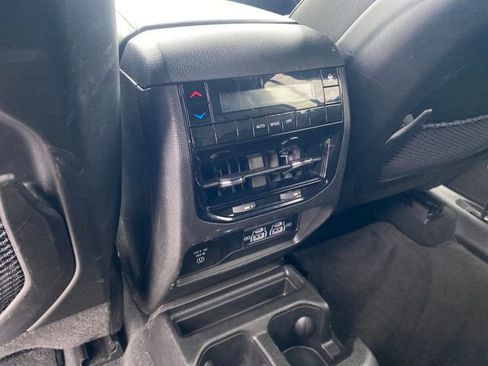 Used 2023 Jeep Grand Cherokee L Laredo image 18