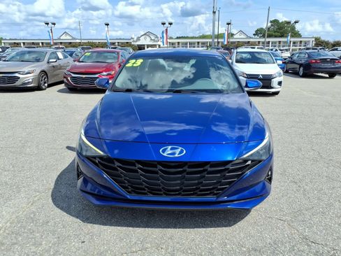 Used 2023 Hyundai Elantra SEL w/ Preferred Accessory Package FWD image 8
