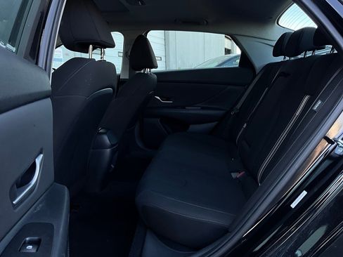 Used 2025 Hyundai Elantra SEL image 11