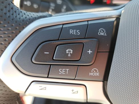 New 2026 Volkswagen Tiguan SE R-Line FWD image 17