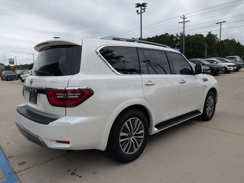 Used 2021 Nissan Armada SV w/ SV Appearance Package RWD image 3