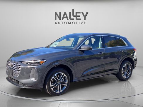 Used 2025 Audi Q5 Premium w/ Convenience Package image 1