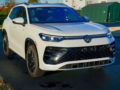 New 2026 Volkswagen Tiguan SEL R-Line image 47