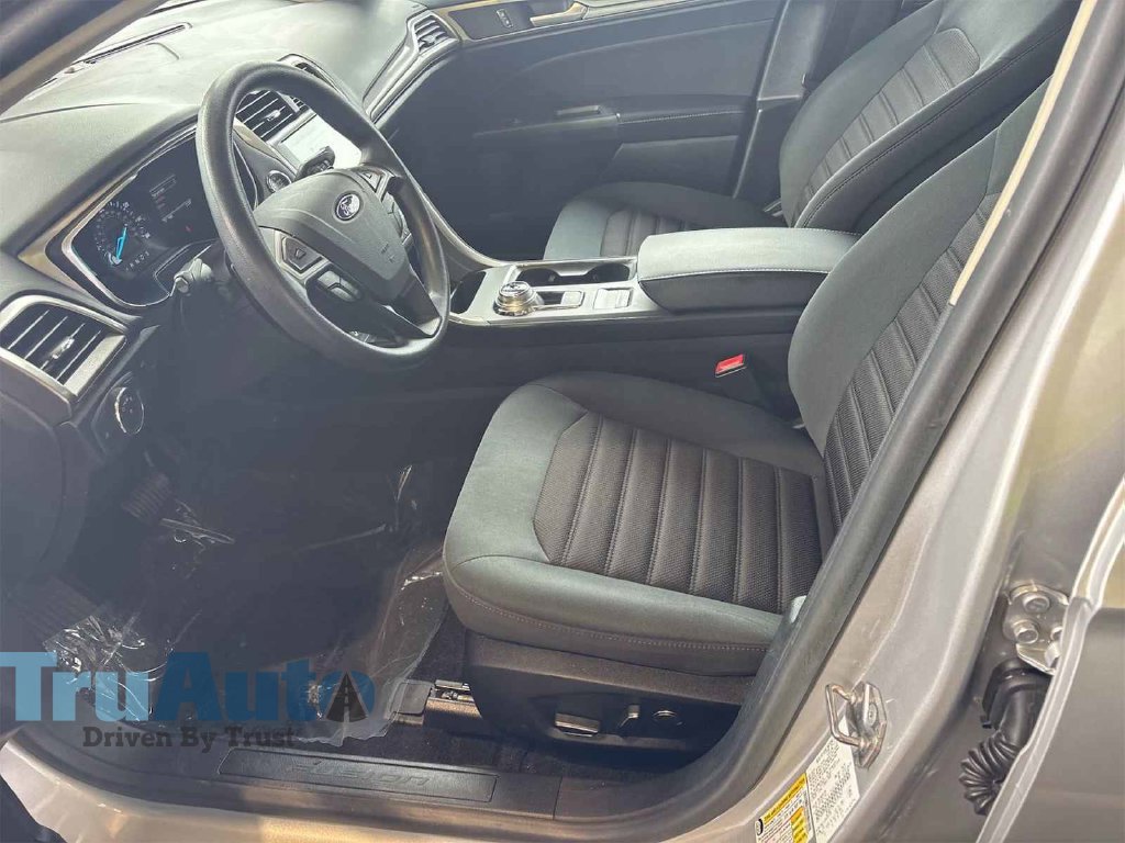 Used 2019 Ford Fusion SE FWD image 7