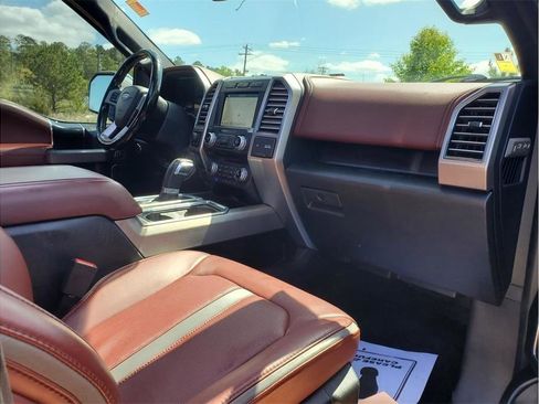 Used 2018 Ford F150 Platinum w/ Equipment Group 701A Luxury AWD/4WD image 40