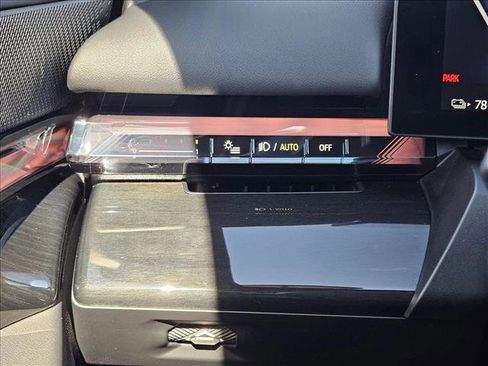 Certified 2025 BMW i5 eDrive40i w/ Premium Package image 16