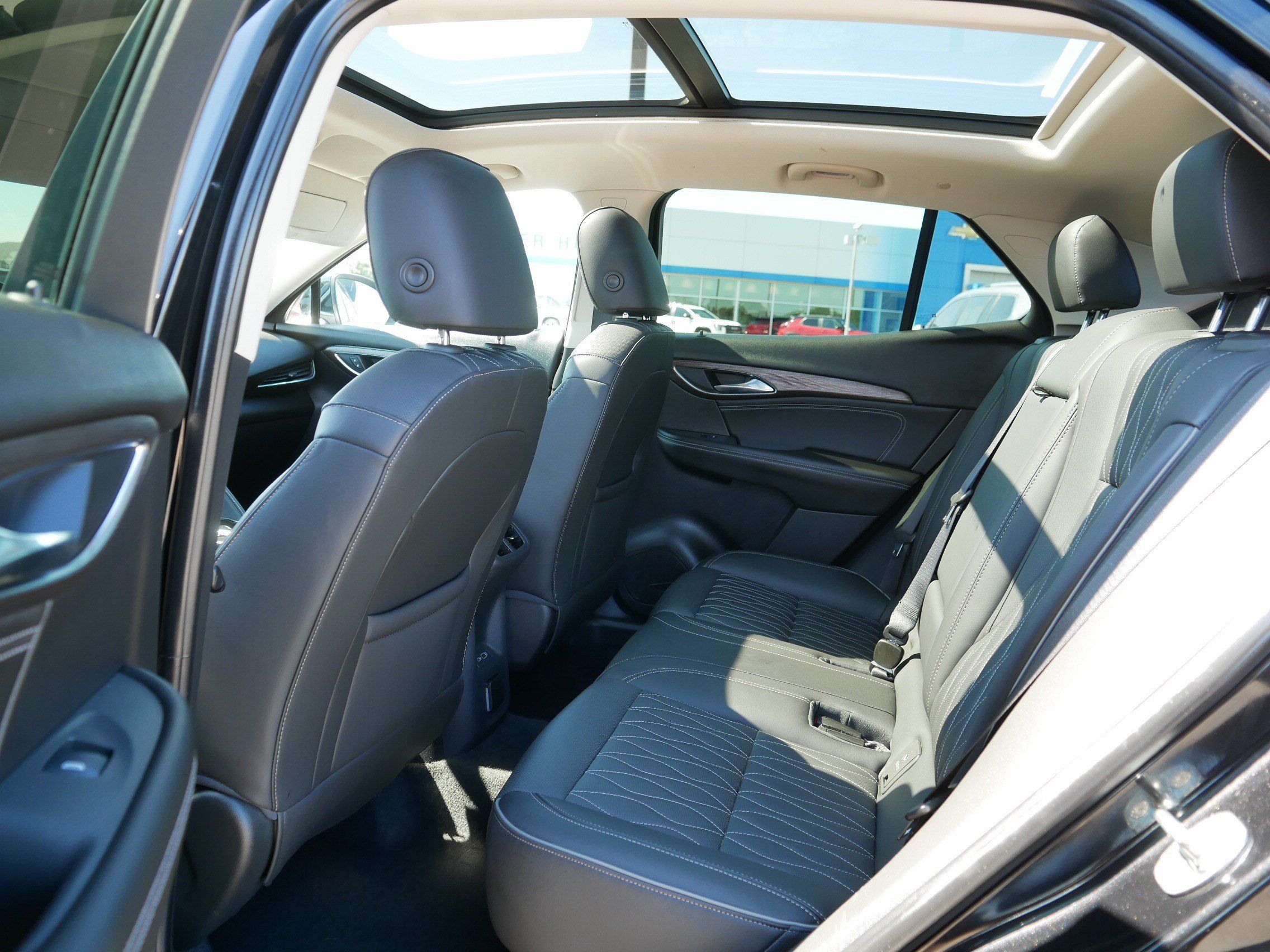 Used 2023 Buick Envision Avenir AWD/4WD image 35