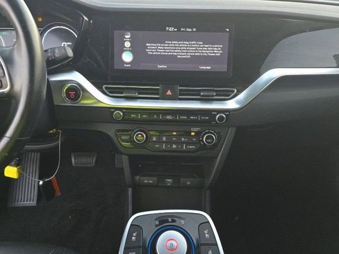 Used 2022 Kia Niro EX Premium w/ Cold Weather Package image 13