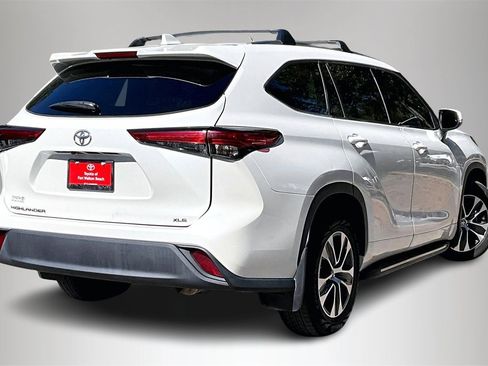Used 2021 Toyota Highlander XLE image 5