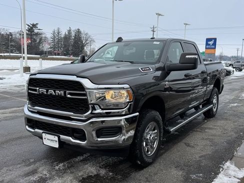 Used 2024 RAM 3500 Tradesman w/ Chrome Appearance Group image 31