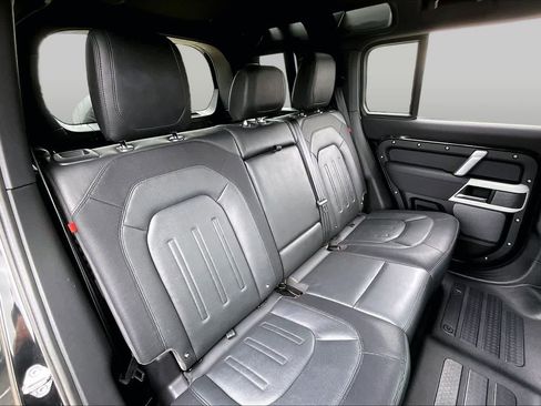 Used 2022 Land Rover Defender 110 X-Dynamic SE AWD/4WD image 17