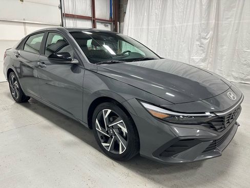 Used 2025 Hyundai Elantra Sport image 1