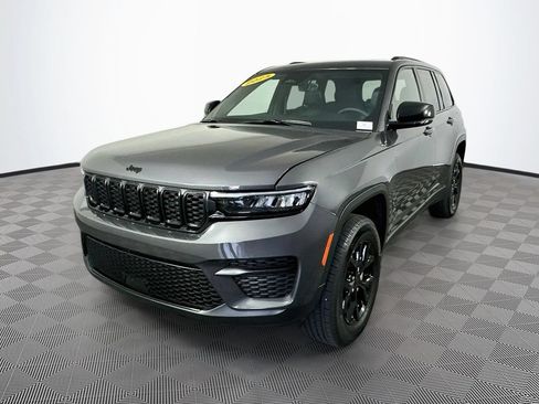 Certified 2025 Jeep Grand Cherokee Altitude AWD/4WD image 6