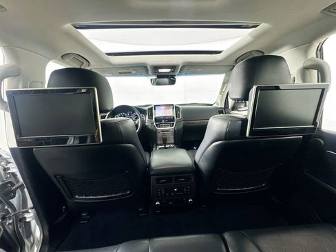 Used 2016 Toyota Land Cruiser image 32