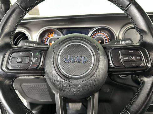 Used 2021 Jeep Gladiator Sport image 3