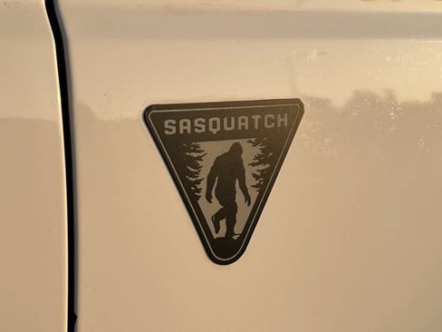 Used 2022 Ford Bronco 2-Door w/ Sasquatch Package image 27