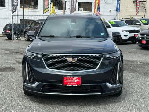 Used 2022 Cadillac XT6 Premium Luxury AWD/4WD image 2