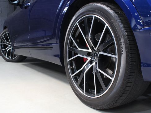 Used 2023 Audi SQ8 Prestige AWD/4WD image 24