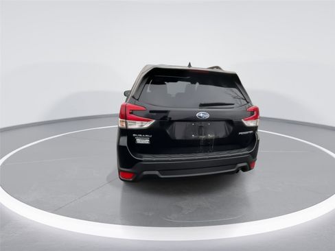 Used 2023 Subaru Forester Premium image 7