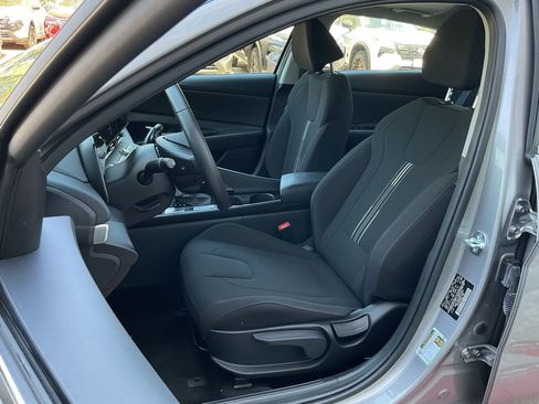 Used 2025 Hyundai Elantra SEL image 14