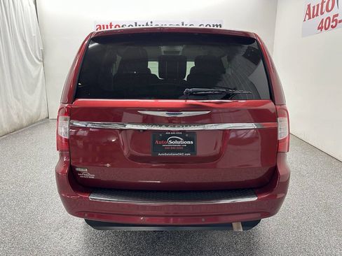 Used 2015 Chrysler Town & Country Touring-L w/ Driver Convenience Group image 6