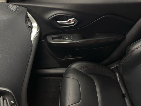 Used 2016 Jeep Cherokee Trailhawk w/ Leather Interior Group image 28