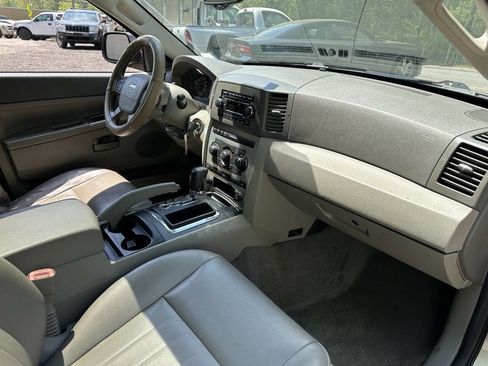 Used 2006 Jeep Grand Cherokee Laredo AWD/4WD image 17