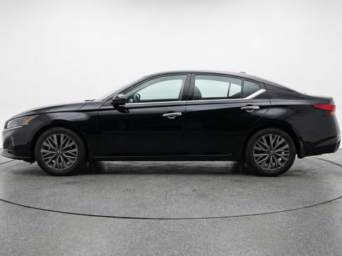 Used 2025 Nissan Altima 2.5 SV FWD image 5