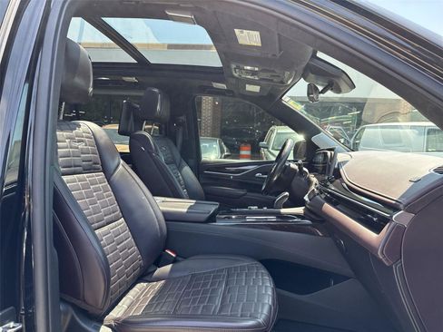 Used 2022 Cadillac Escalade ESV Sport Platinum AWD/4WD image 24