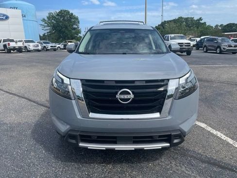 Used 2025 Nissan Pathfinder Platinum FWD image 13