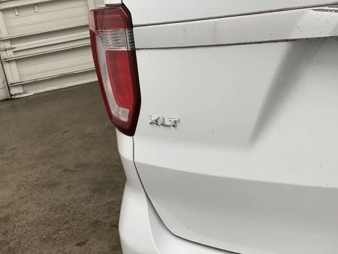 Used 2016 Ford Explorer XLT w/ Equipment Group 202A image 10