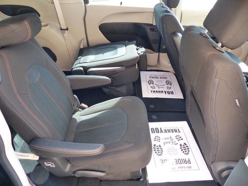 Used 2020 Chrysler Pacifica Touring w/ Tire & Wheel Group image 23