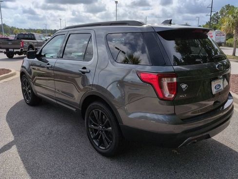 Used 2017 Ford Explorer XLT w/ Equipment Group 202A FWD image 6