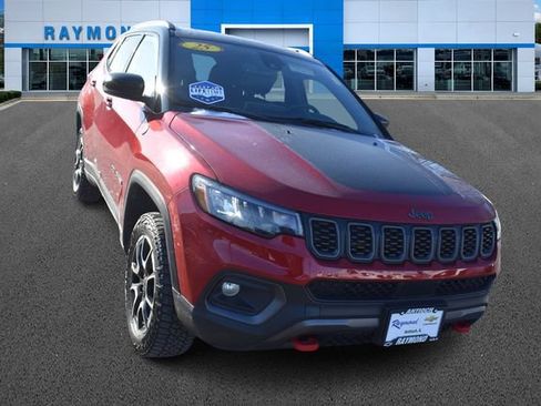 Used 2025 Jeep Compass Trailhawk AWD/4WD image 10